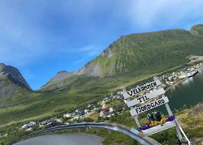 Mountain Aurora View Feriehus *